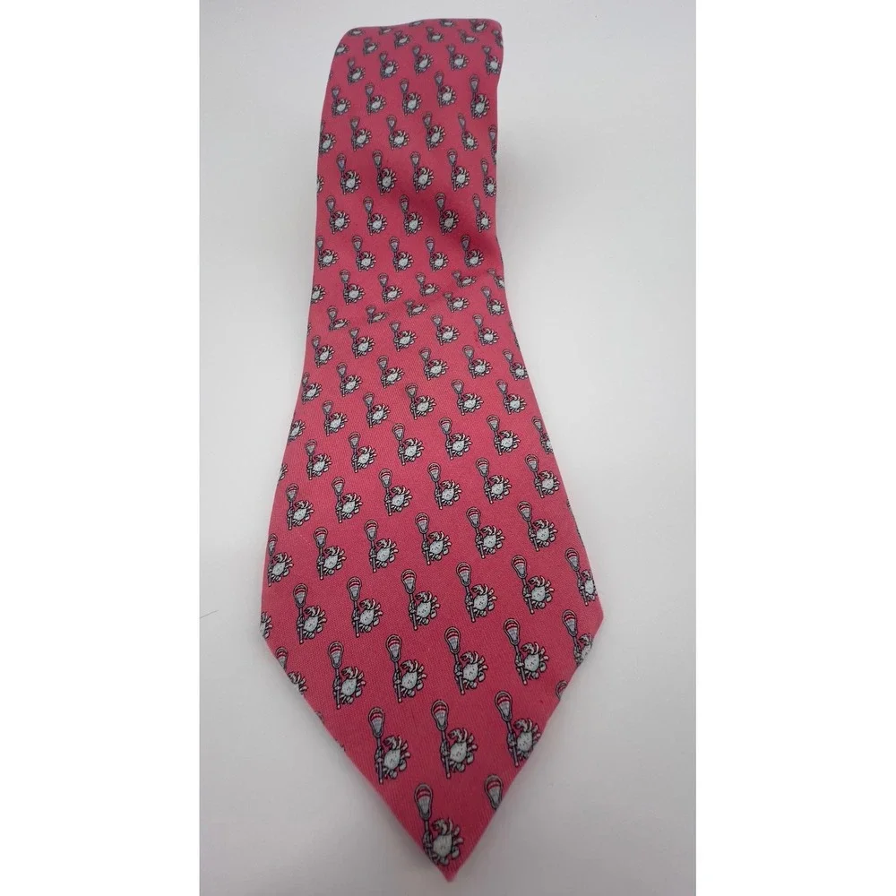 Vineyard Vines distinguished accessory